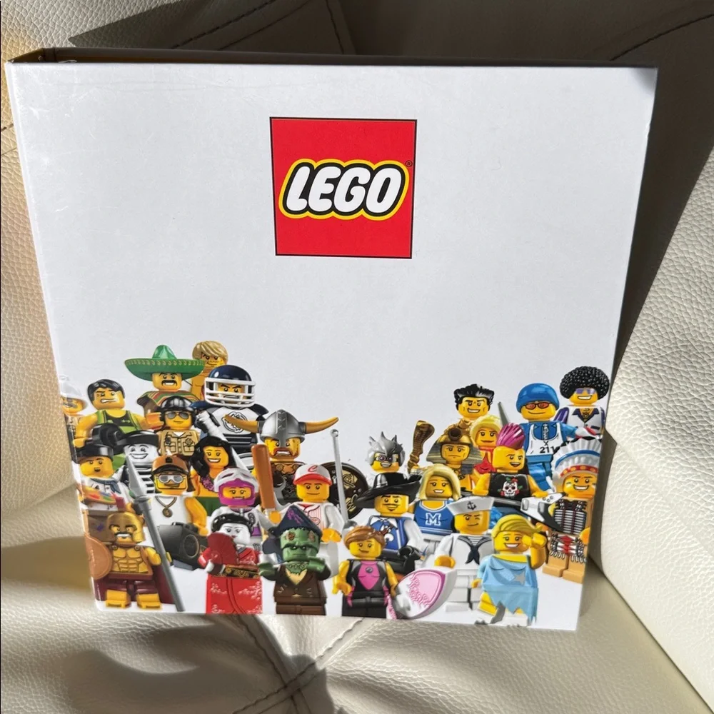 LEGO Character Three Ding Binder‎